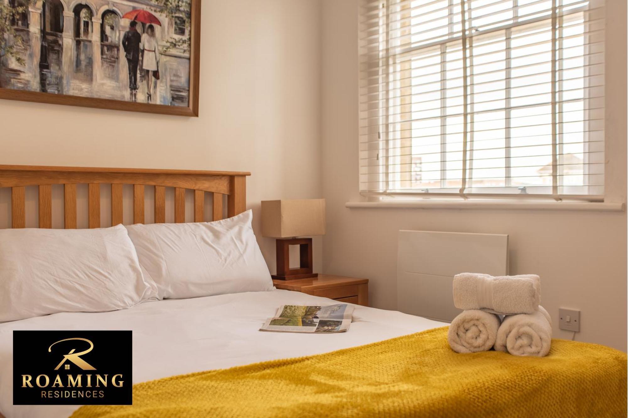 Sleeps 6 - - Free Secure Parking - 2 Bath Apartment *
