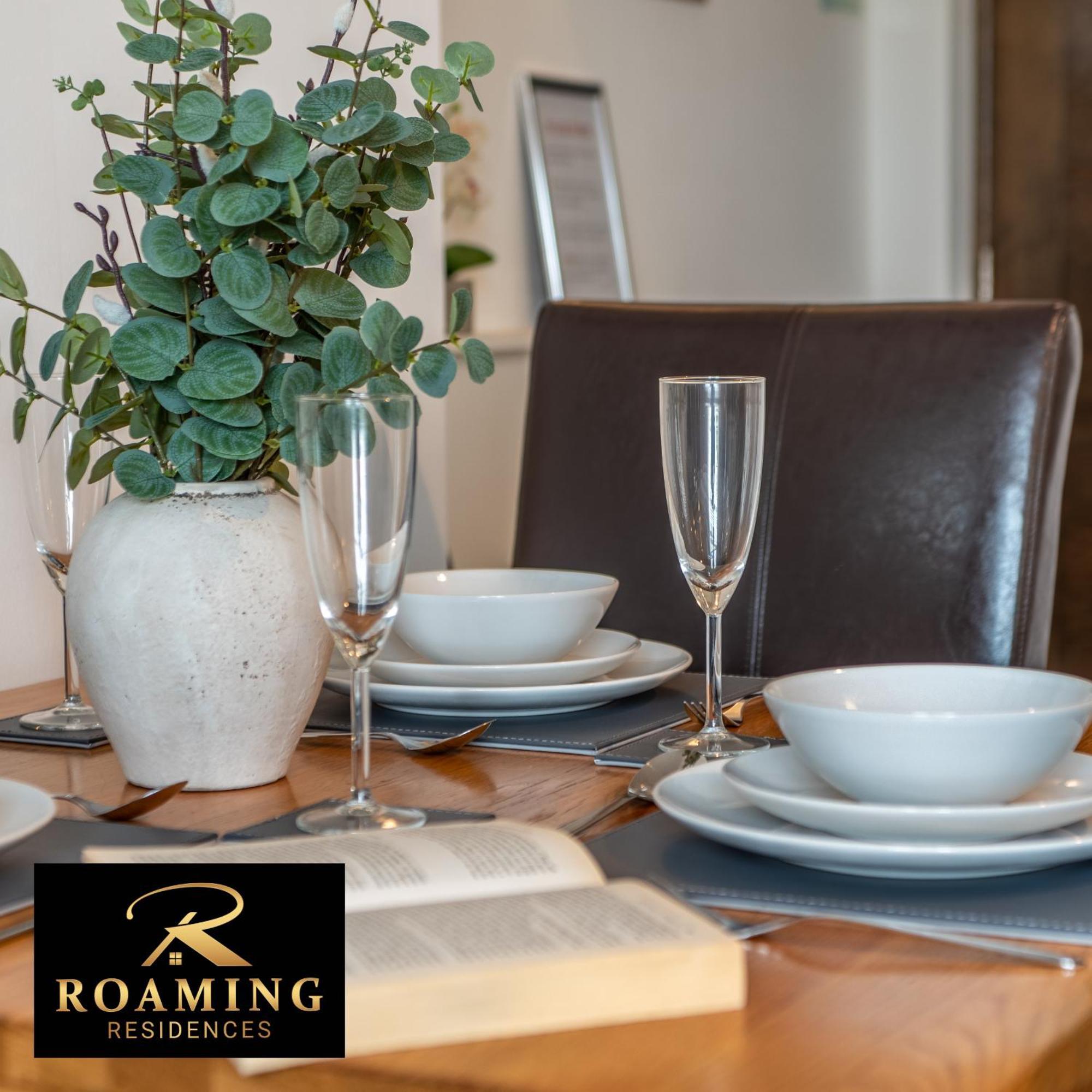 Sleeps 6 - - Free Secure Parking - 2 Bath Apartment