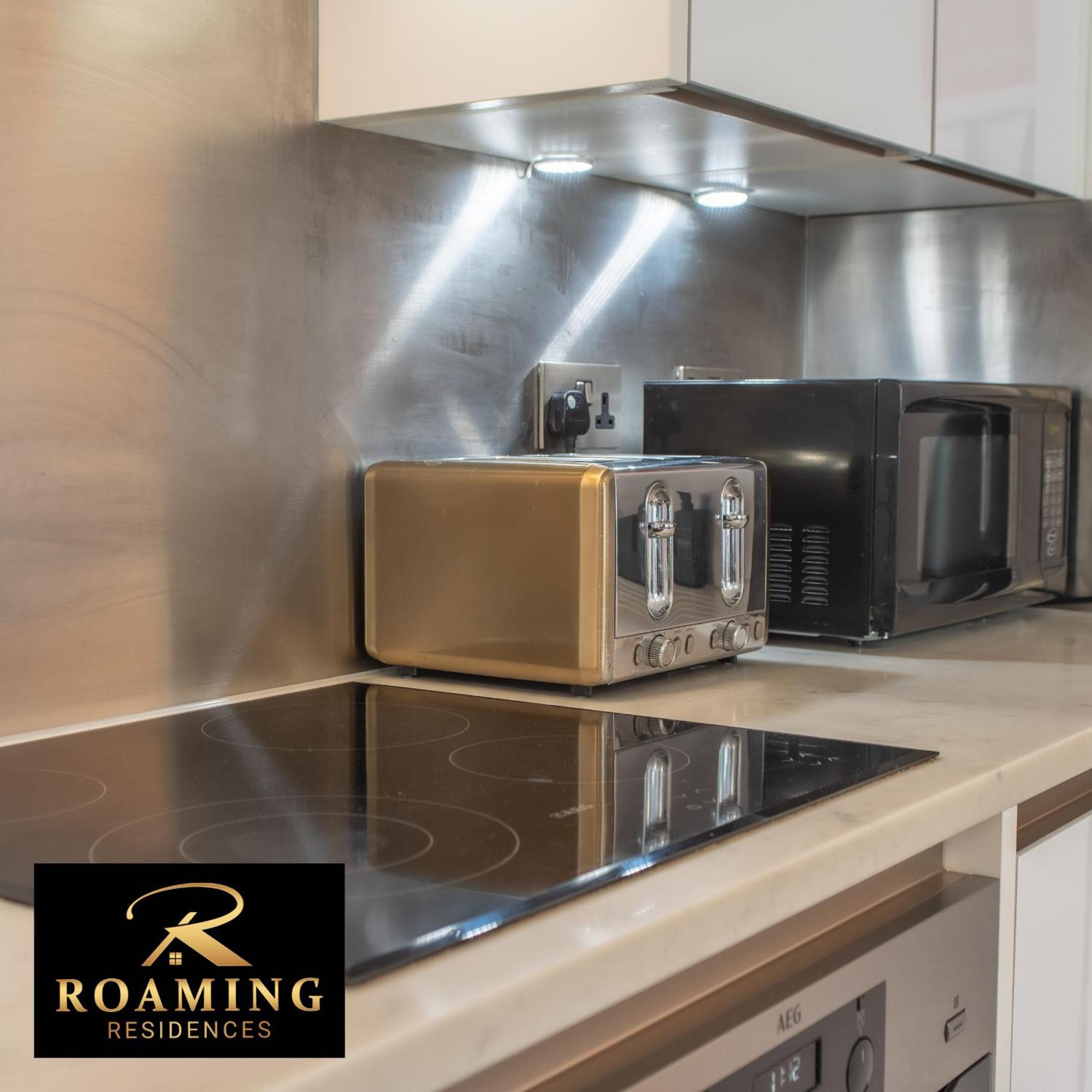Sleeps 6 - - Free Secure Parking - 2 Bath Reading