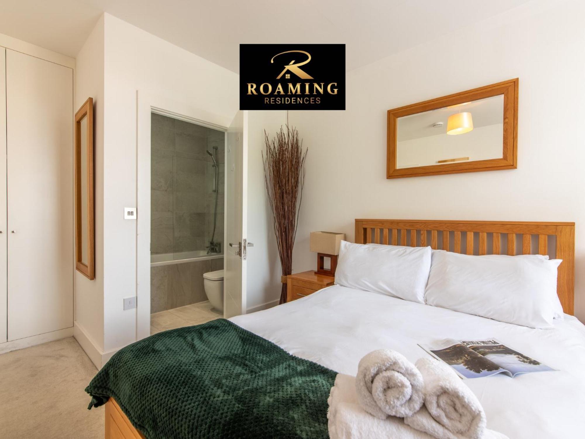 Sleeps 6 - - Free Secure Parking - 2 Bath Apartment