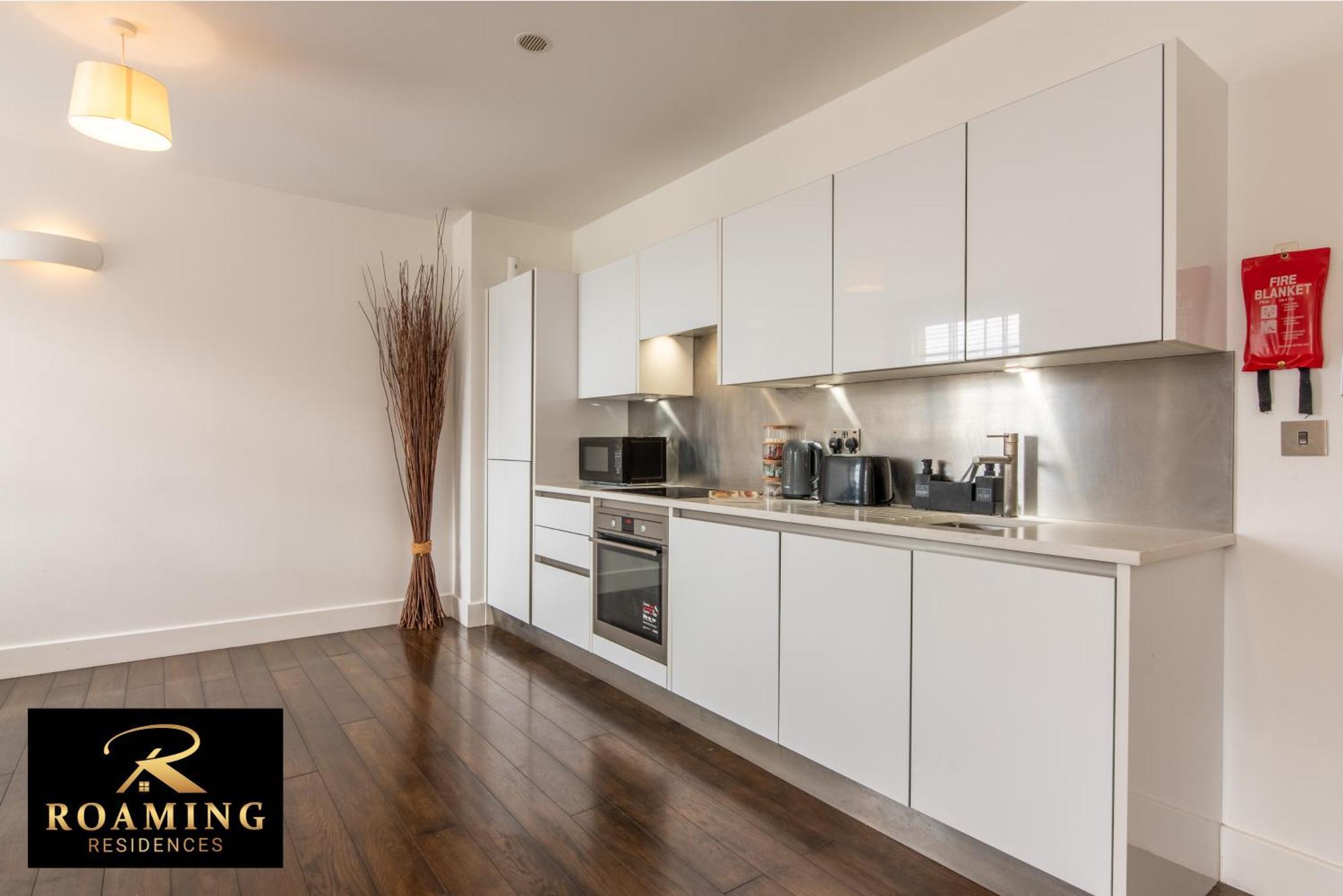 Apartment Sleeps 6 - - Free Secure Parking - 2 Bath Reading