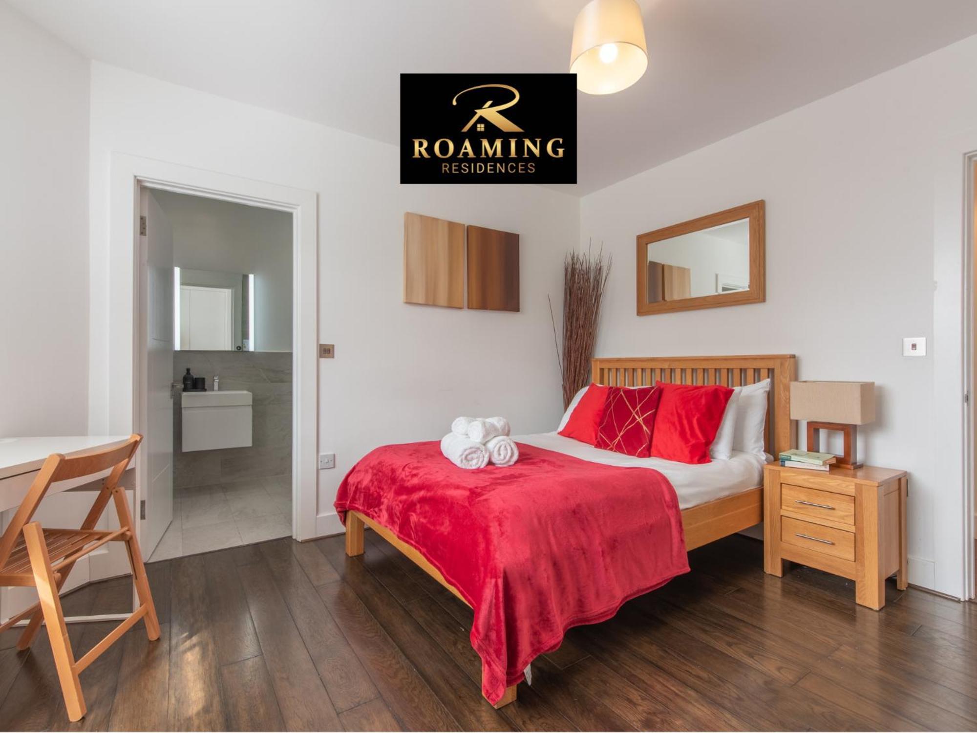 Sleeps 6 - - Free Secure Parking - 2 Bath *