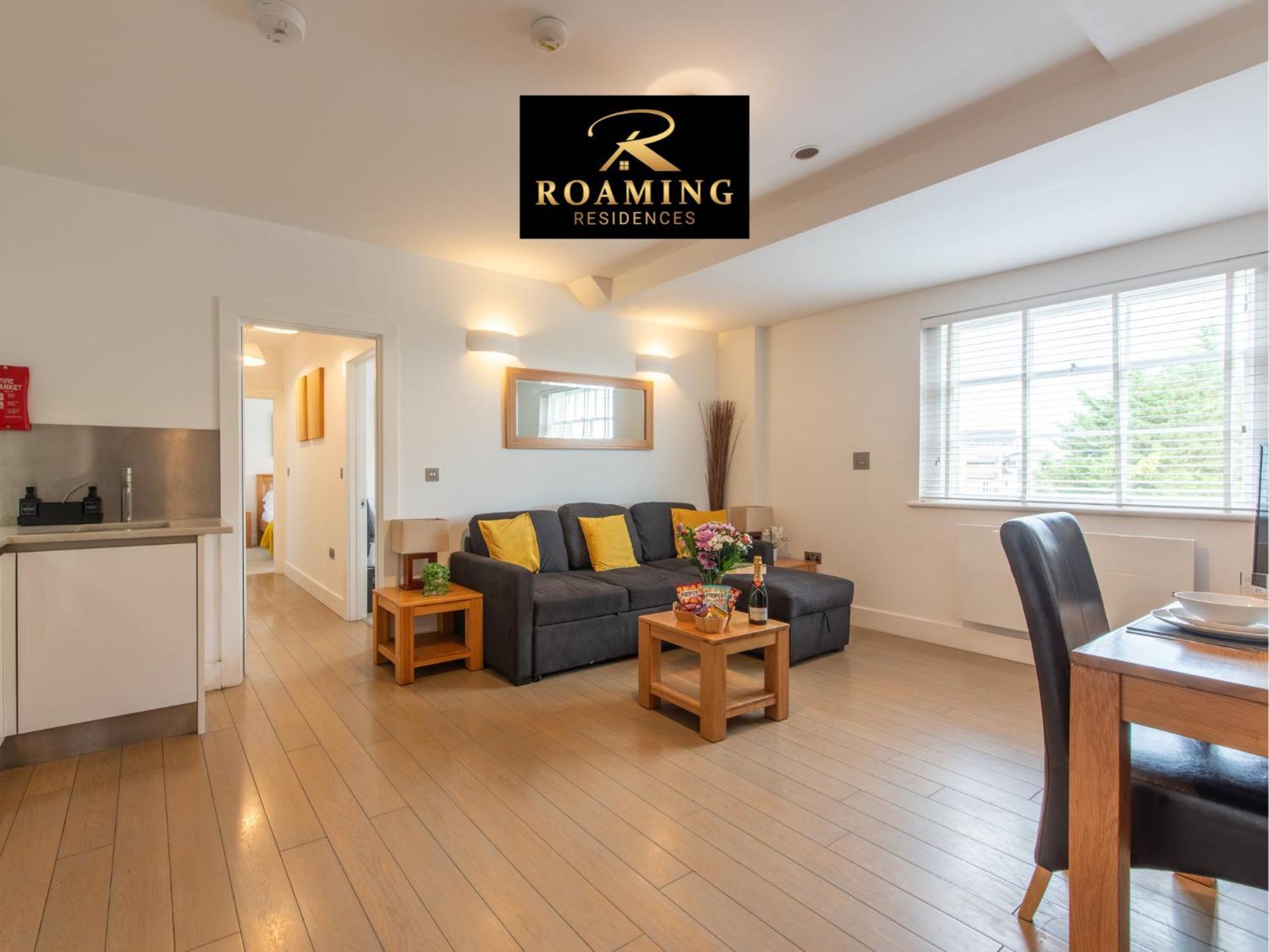 Sleeps 6 - - Free Secure Parking - 2 Bath Apartment *