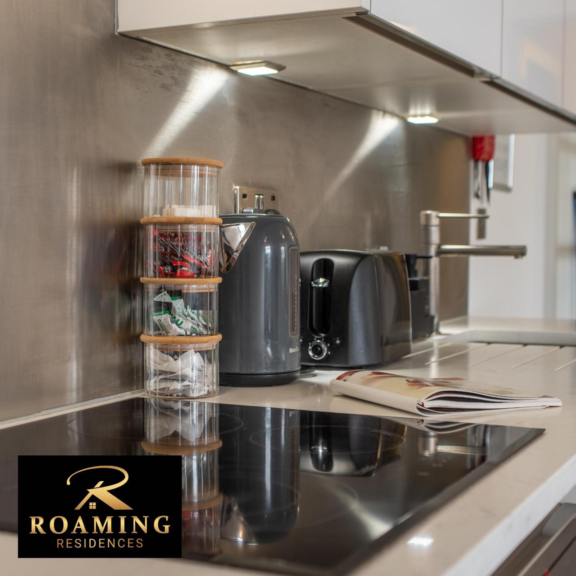 Sleeps 6 - - Free Secure Parking - 2 Bath *