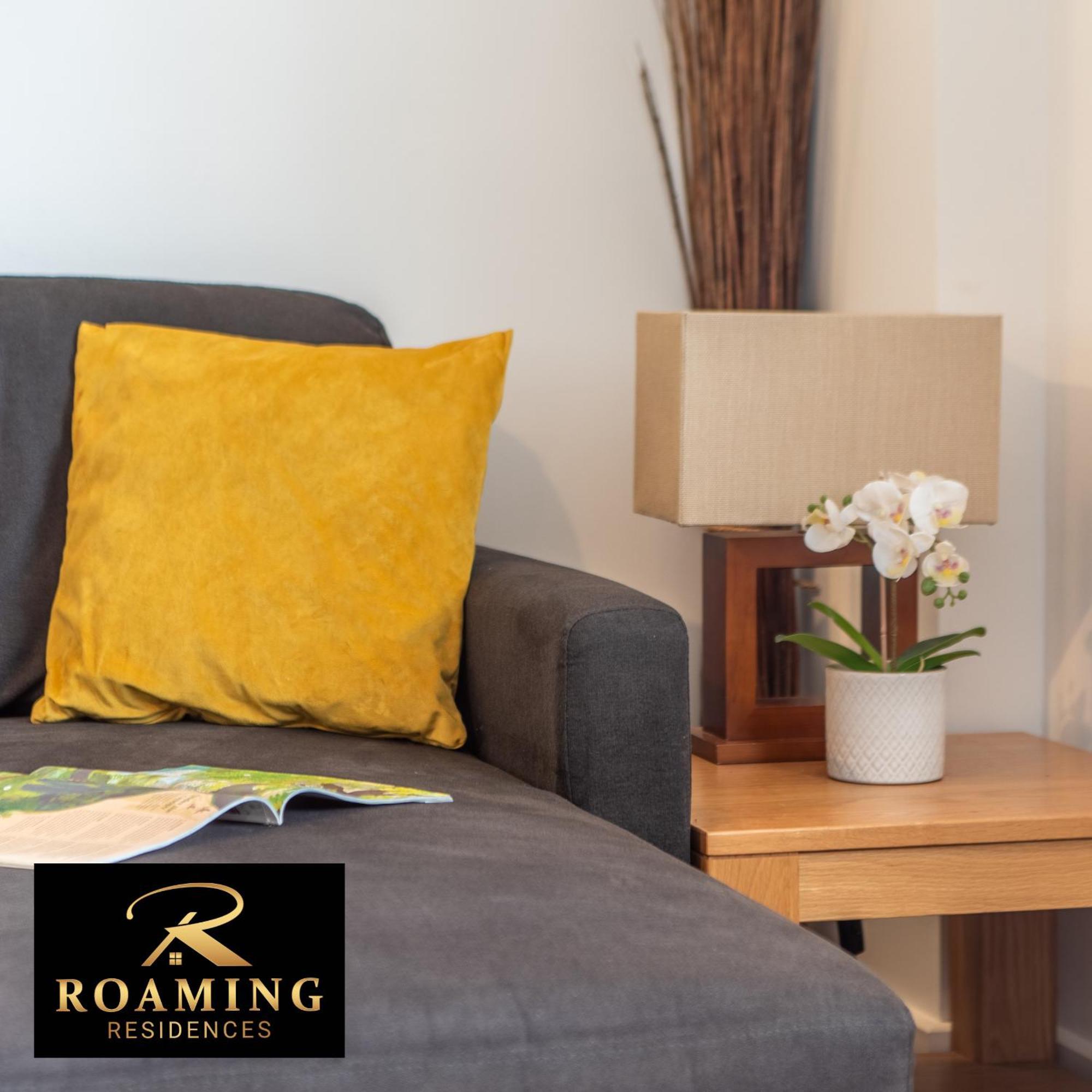 Sleeps 6 - - Free Secure Parking - 2 Bath *