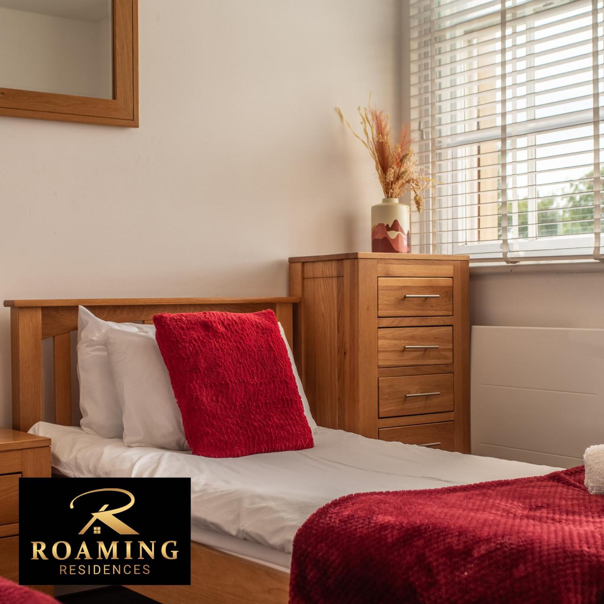 Apartment Sleeps 6 - - Free Secure Parking - 2 Bath *
