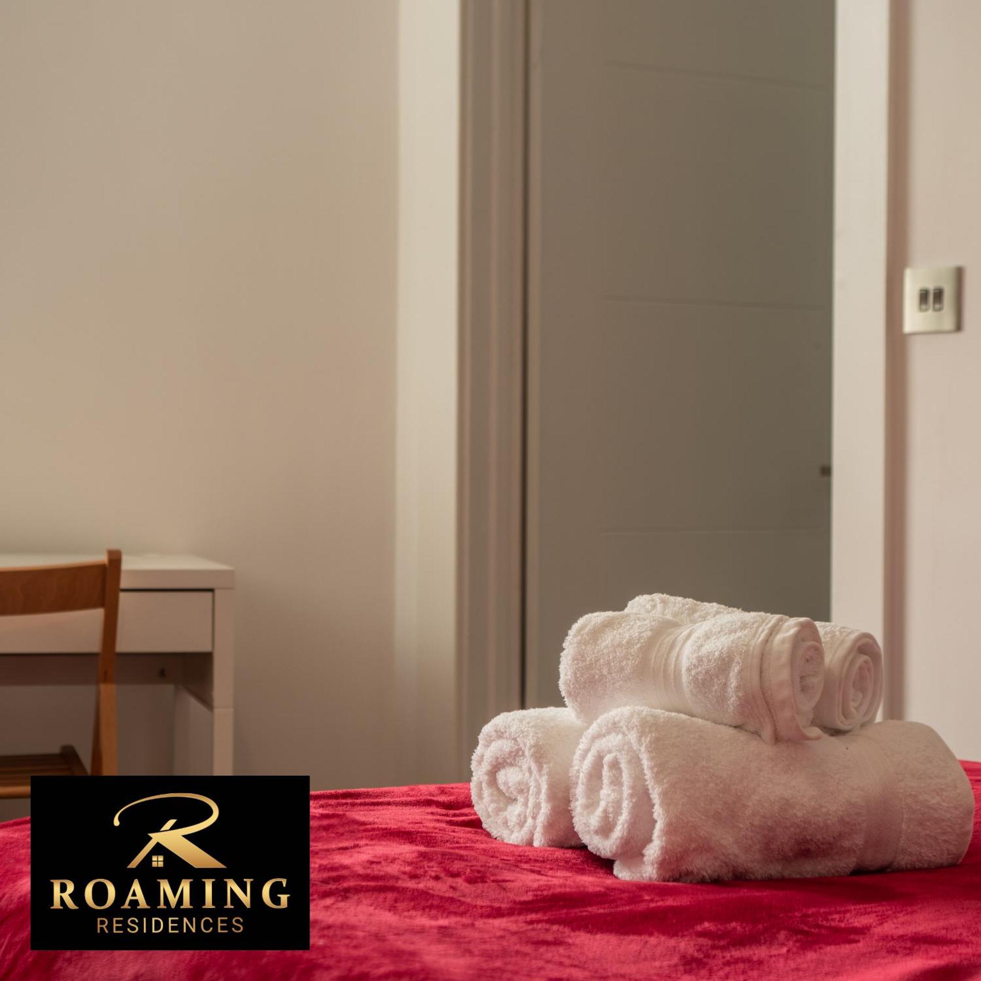 Sleeps 6 - - Free Secure Parking - 2 Bath * Reading
